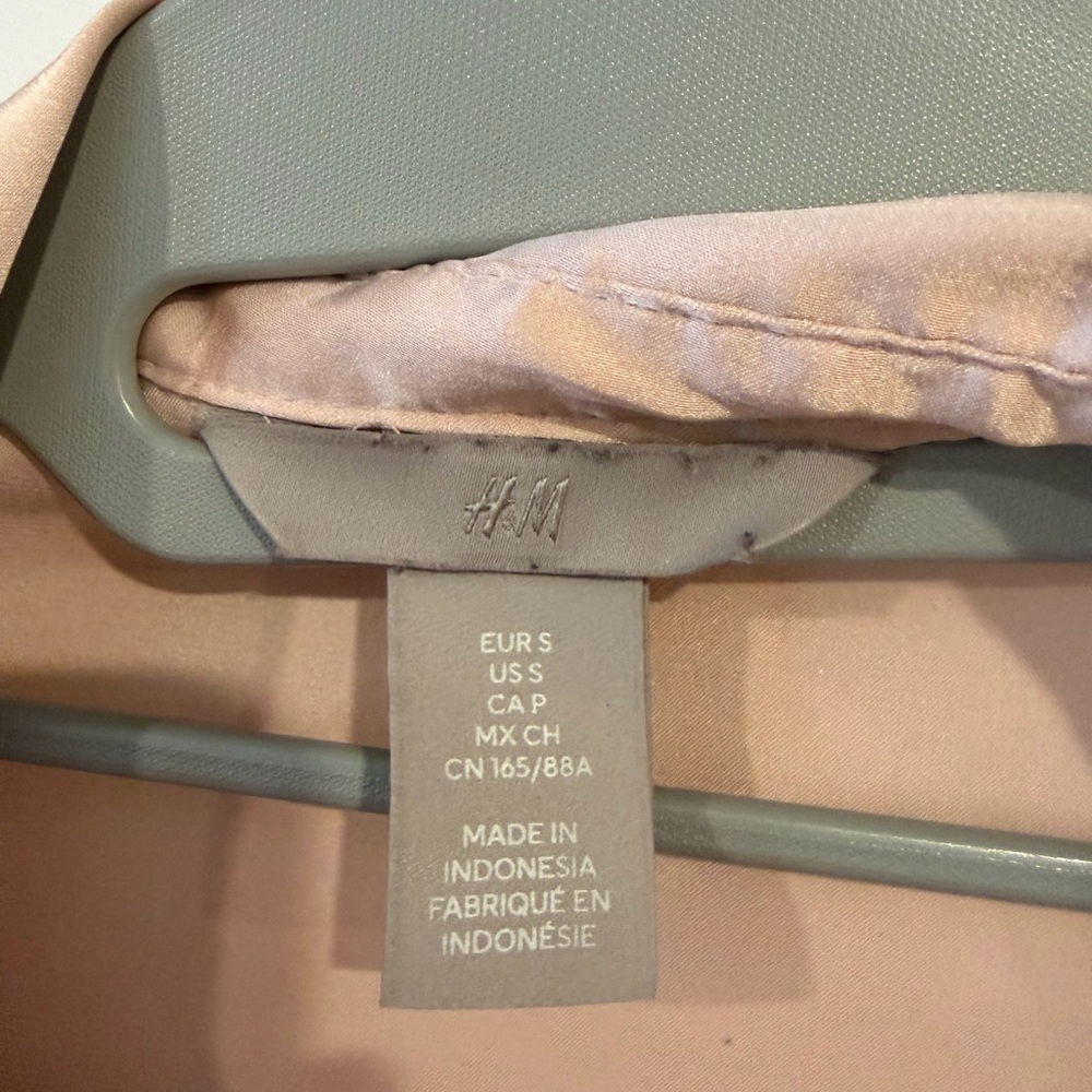 H&M Blush Satin Blouse - Picture 2 of 3